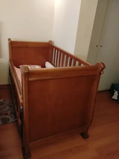Cuna de madera para bebé con cajones - miniatura 3