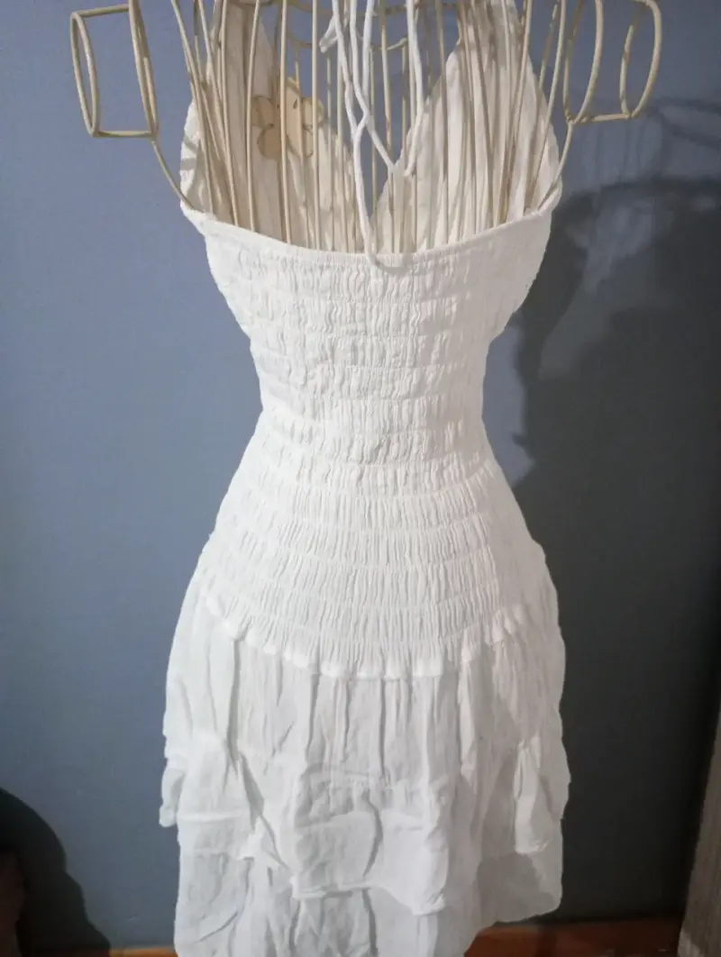 Vestido blanco de verano con escote halter - 2