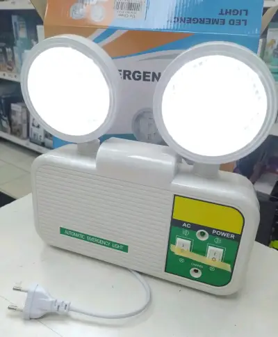 Luz de emergencia LED automática con doble foco. - miniatura 1