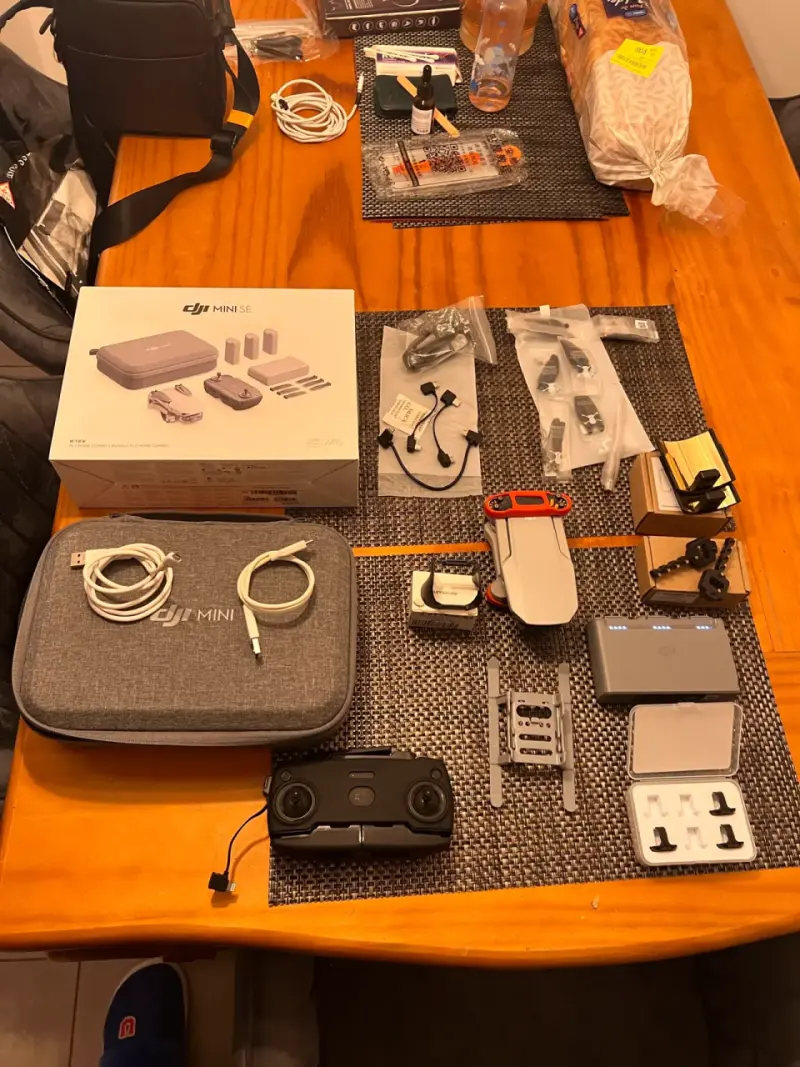 Drone DJI Mini SE con accesorios completos - 1