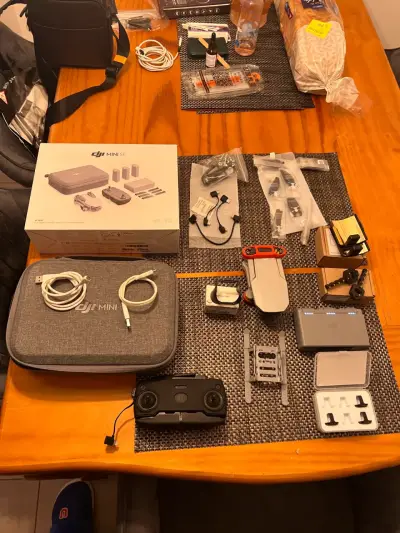 Drone DJI Mini SE con accesorios completos - miniatura 1