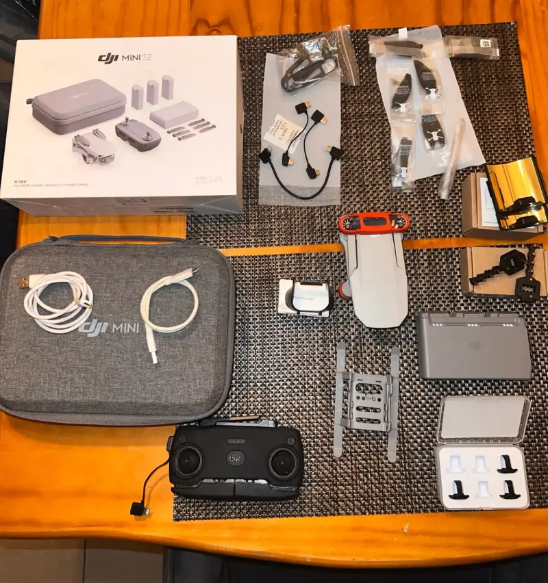 Drone DJI Mini SE con accesorios completos - 2