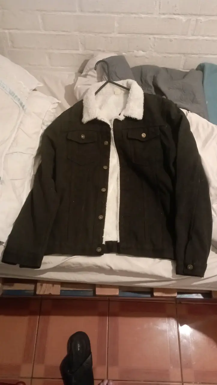 Chaqueta de mezclilla negra con forro de borrego - 1