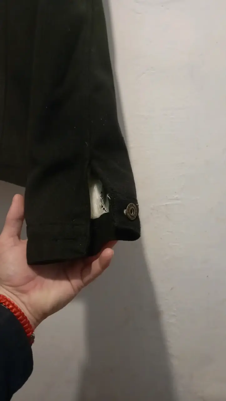 Chaqueta de mezclilla negra con forro de borrego - 4