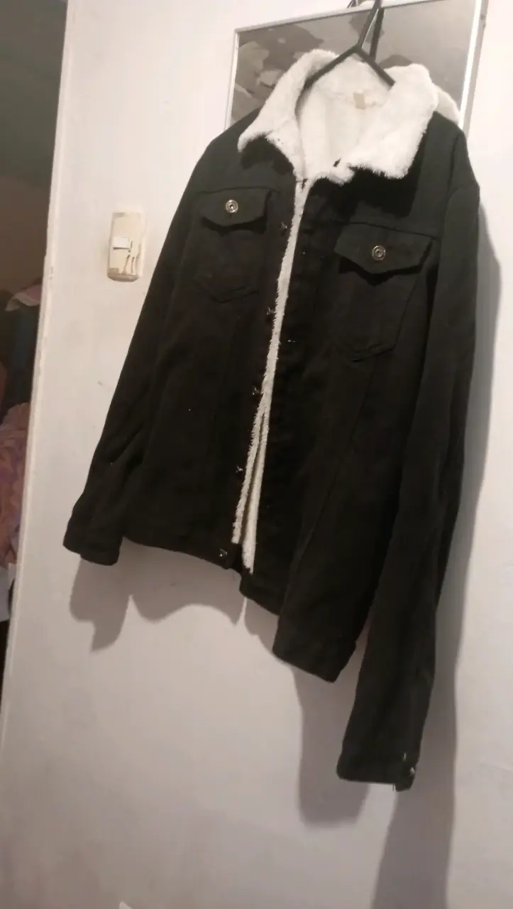 Chaqueta Negra Forrada de Piel Sintética para Hombre - 1