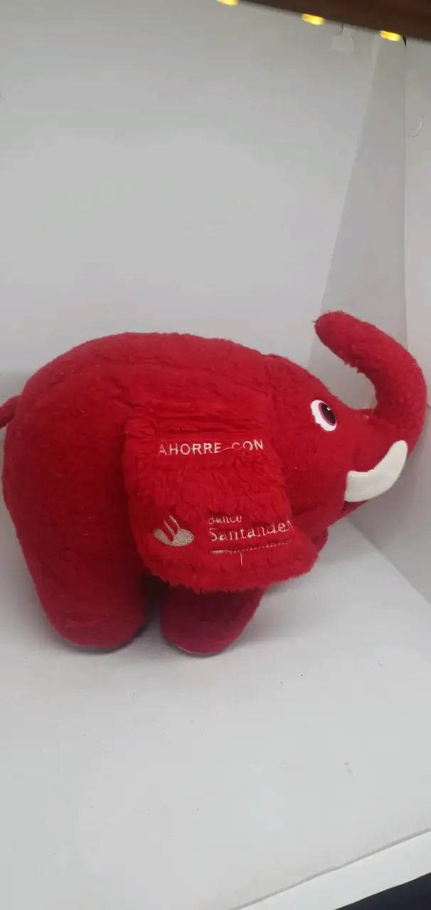 Peluche Alcancía Elefante Rojo Banco Santander - 1