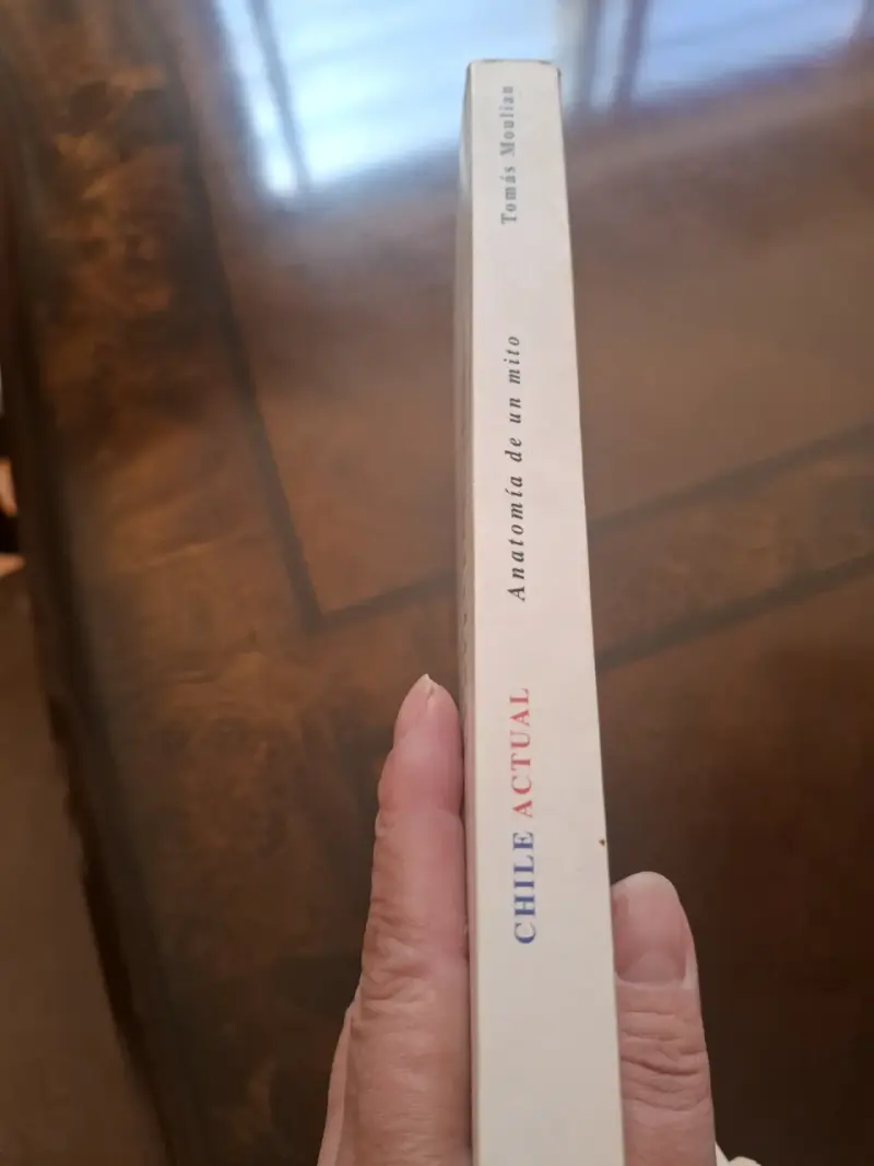 Libro 'Chile Actual: Anatomía de un Mito' de Tomás Moulian - 2