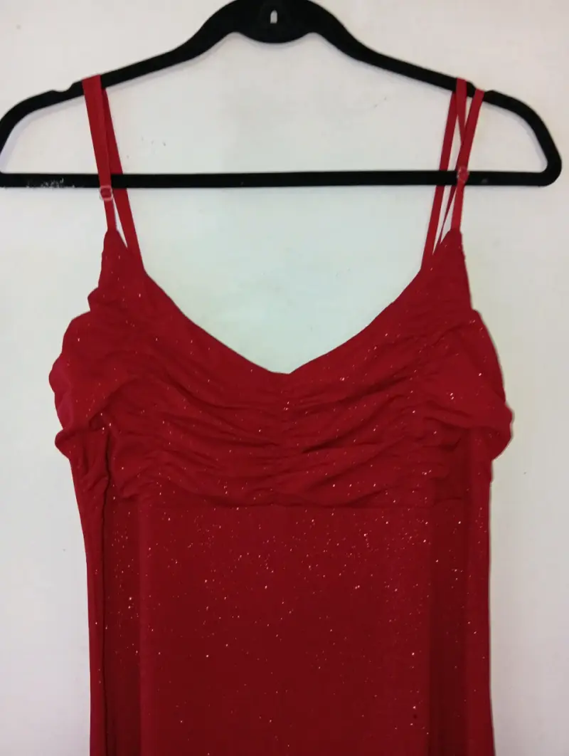 Vestido largo rojo con tirantes delgados - 2