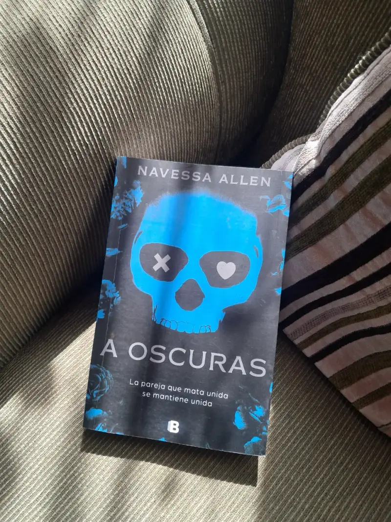 Libro 'A Oscuras' de Navessa Allen