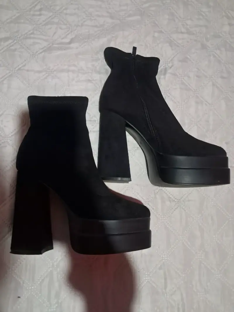 Botines de tacón alto negros para mujer