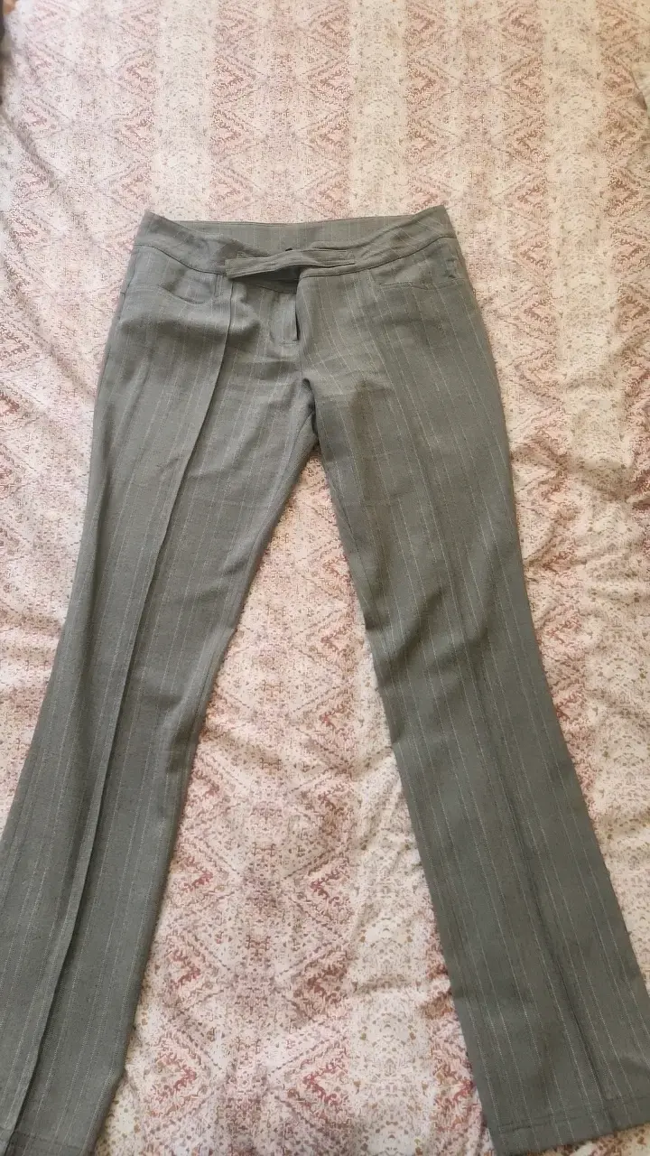 Pantalones de vestir grises a rayas para mujer - 1