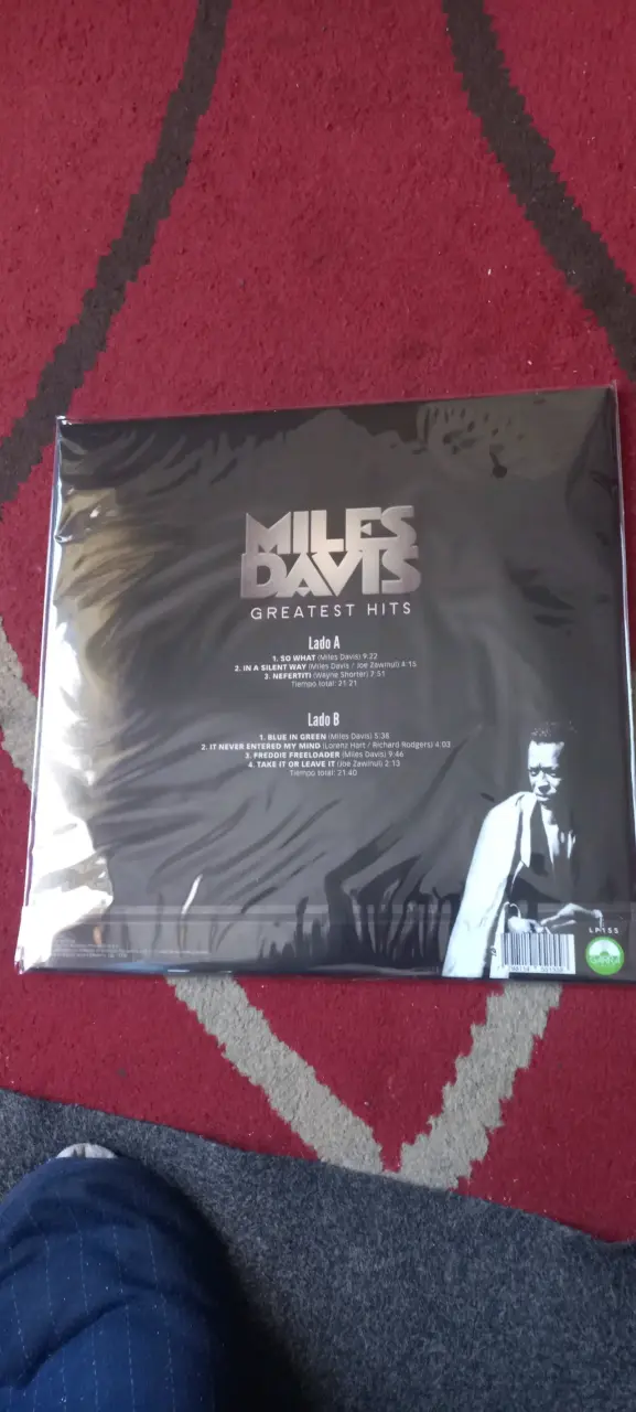 Vinilo Miles Davis Greatest Hits en estado mint - 2