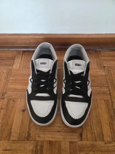 Zapatillas Vans negras y blancas UNISEX - miniatura 2