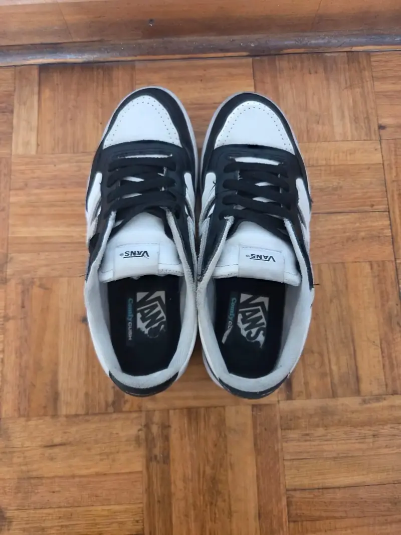 Zapatillas Vans negras y blancas UNISEX - 3