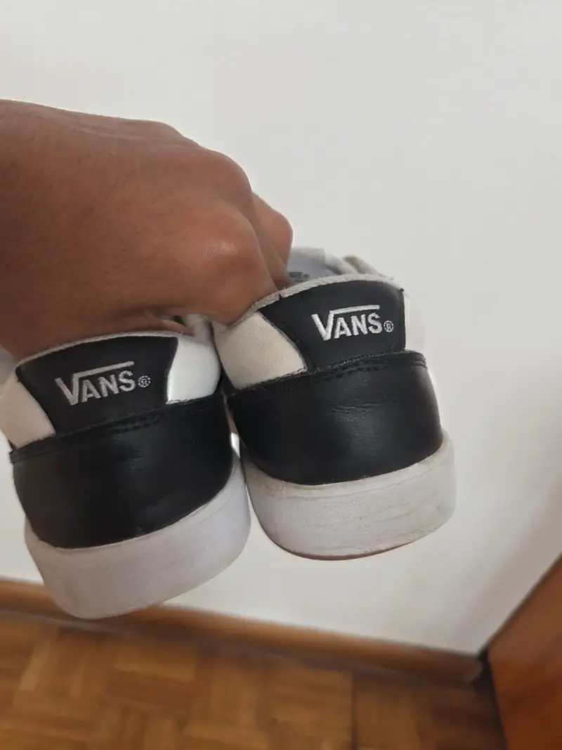 Zapatillas Vans negras y blancas UNISEX - 4