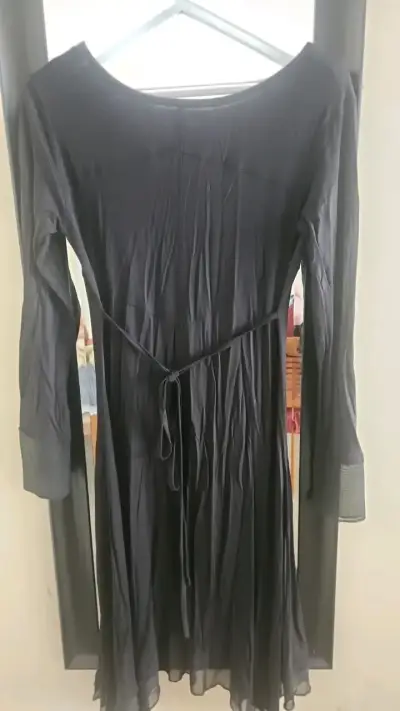 Vestido largo negro elegante para mujer - miniatura 2