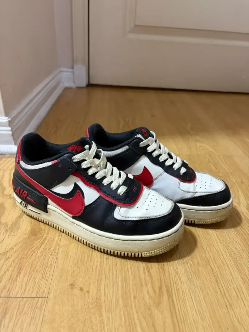 Zapatillas Nike Air Force 1 negras y rojas deMujer - 1