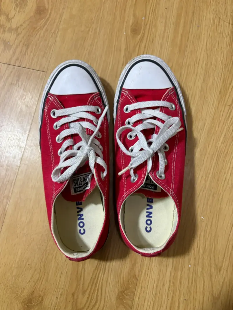 Zapatillas rojas Converse All Star clásicas - 2