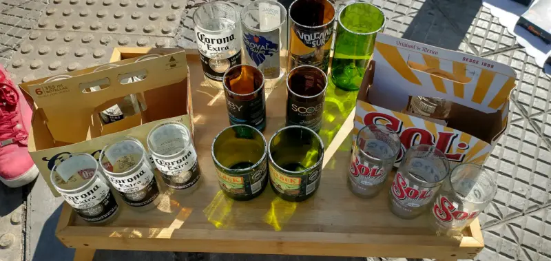Vasos reciclados de botellas