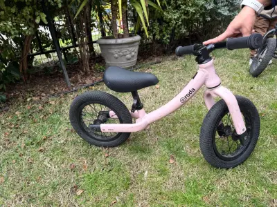 Bicicleta de equilibrio rosa para niños Roda Pro - miniatura 1