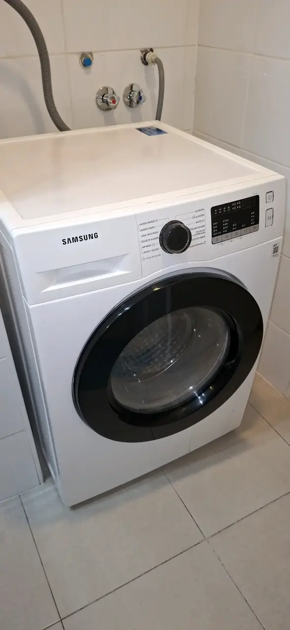 Lavadora Samsung de carga frontal en buen estado - 1