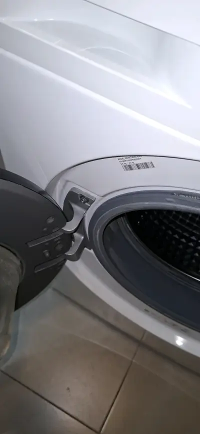 Lavadora Samsung de carga frontal en buen estado - miniatura 2