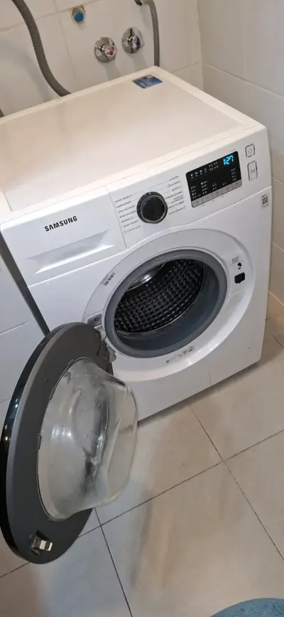 Lavadora Samsung de carga frontal en buen estado - miniatura 4