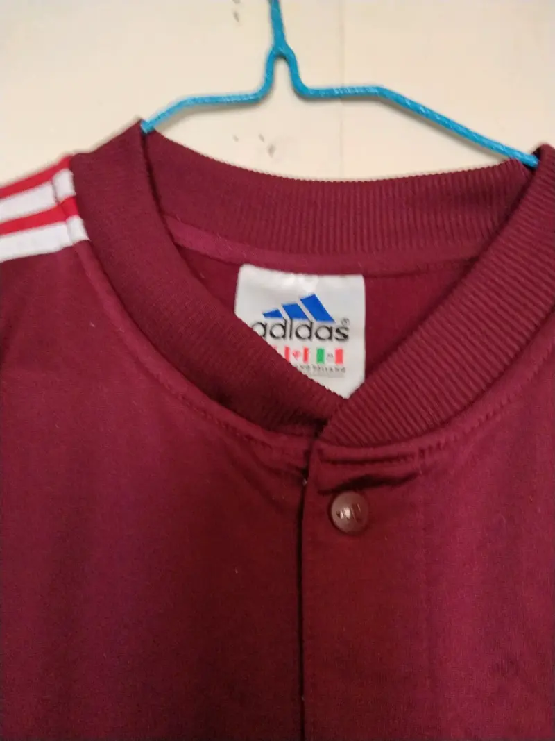 Chaqueta deportiva Adidas burdeos con rayas - 1