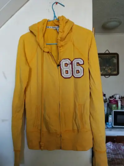 Polerón amarillo con capucha Pink Victoria's Secret - miniatura 2