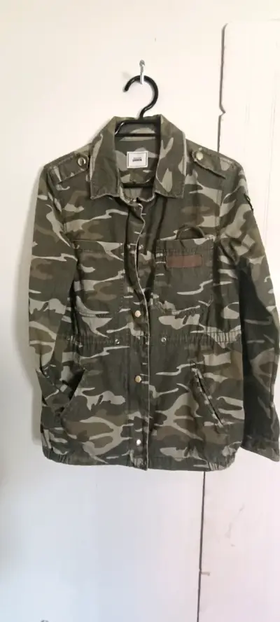 Chaqueta estilo militar - miniatura 1