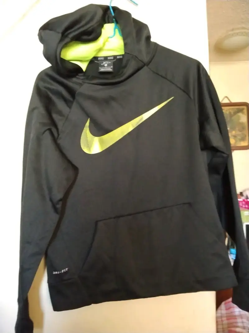 Polerón Nike Dri-Fit Negro con Logo - 2