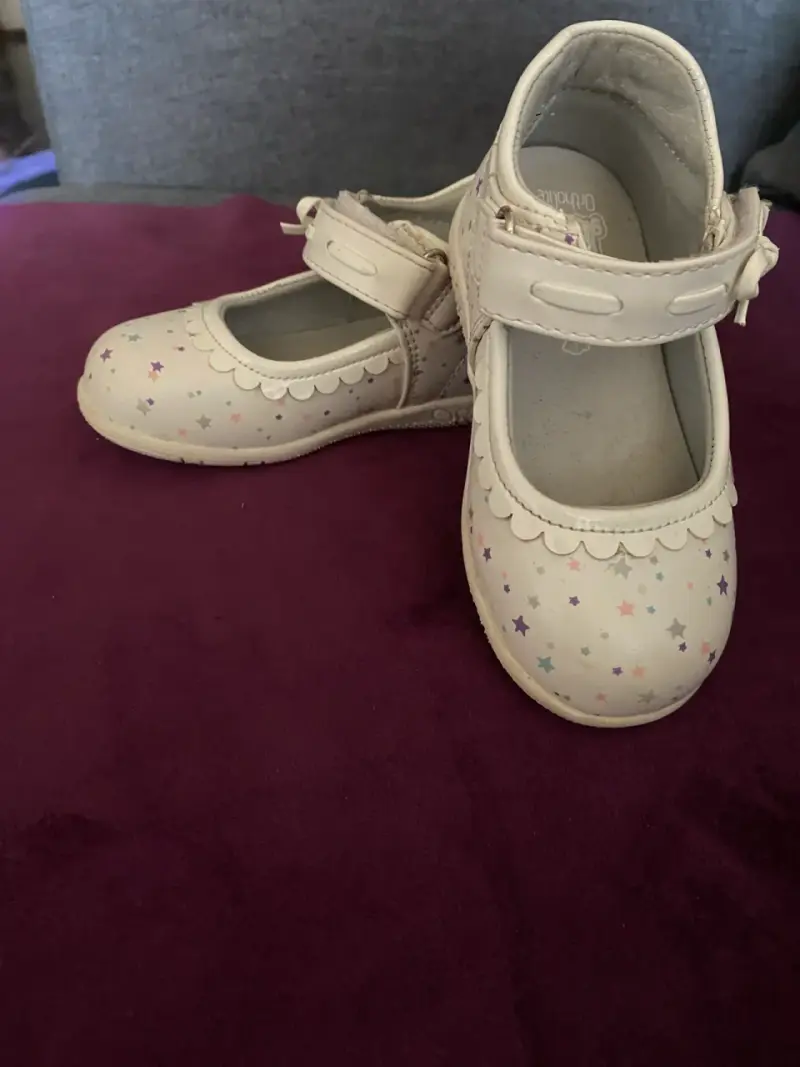Zapatos de niña con estrellas y hebilla - 2