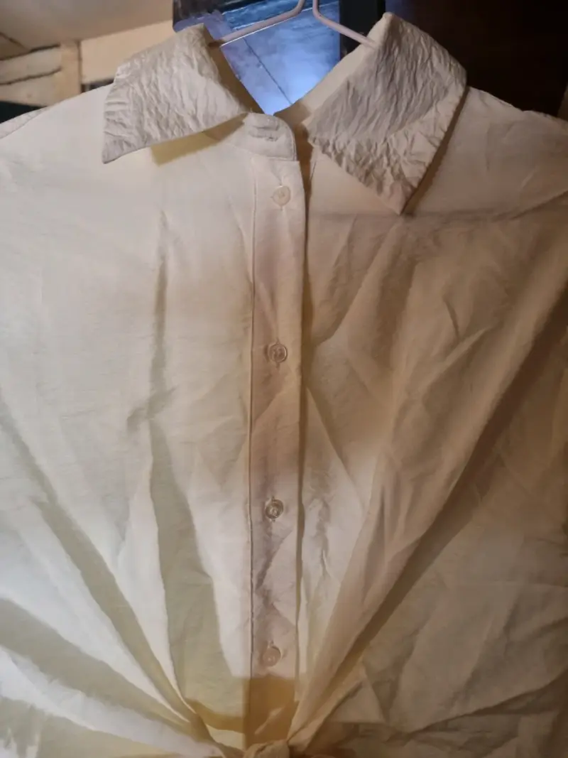 Vestido camisero beige con lazo - 3