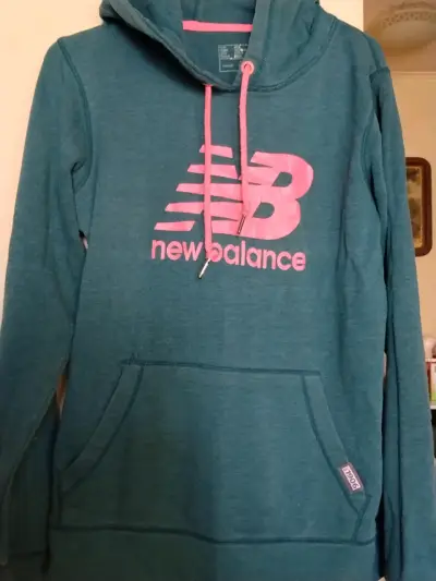 Polerón con capucha New Balance verde y rosa - miniatura 2