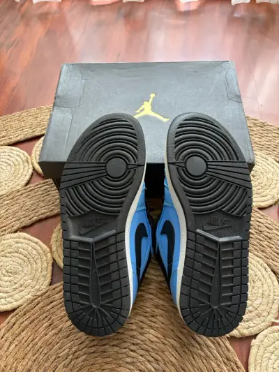 Zapatillas Air Jordan 1 Low Azul y Negro - miniatura 2