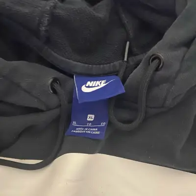 Polerón con capucha Nike negro talla XL - miniatura 5