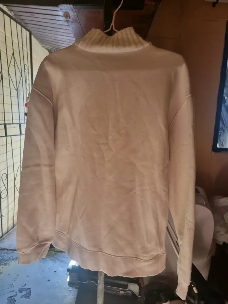 Suéter de cuello alto con diseño artístico ZARA - 2
