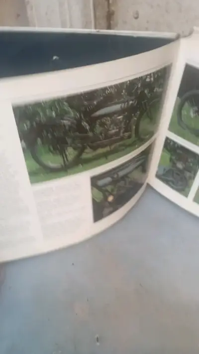 Libro 'The Encyclopedia of the Motorcycle' de Peter Henshaw - miniatura 3