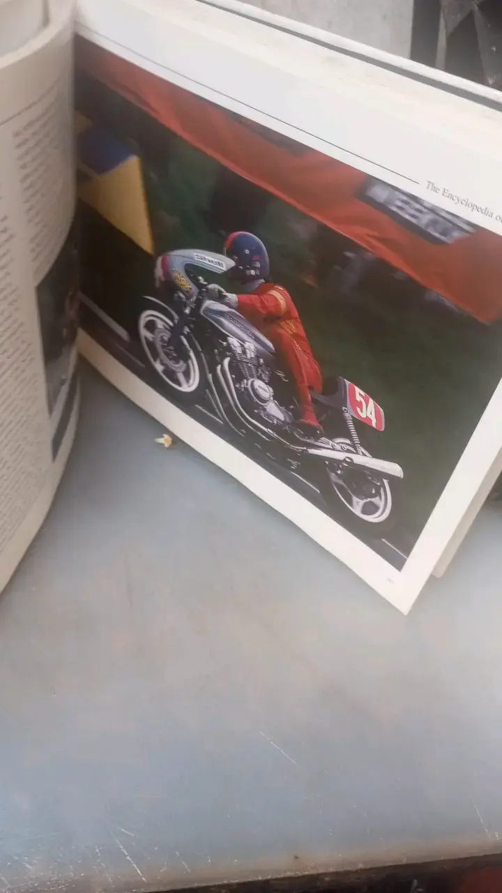 Libro 'The Encyclopedia of the Motorcycle' de Peter Henshaw - 6