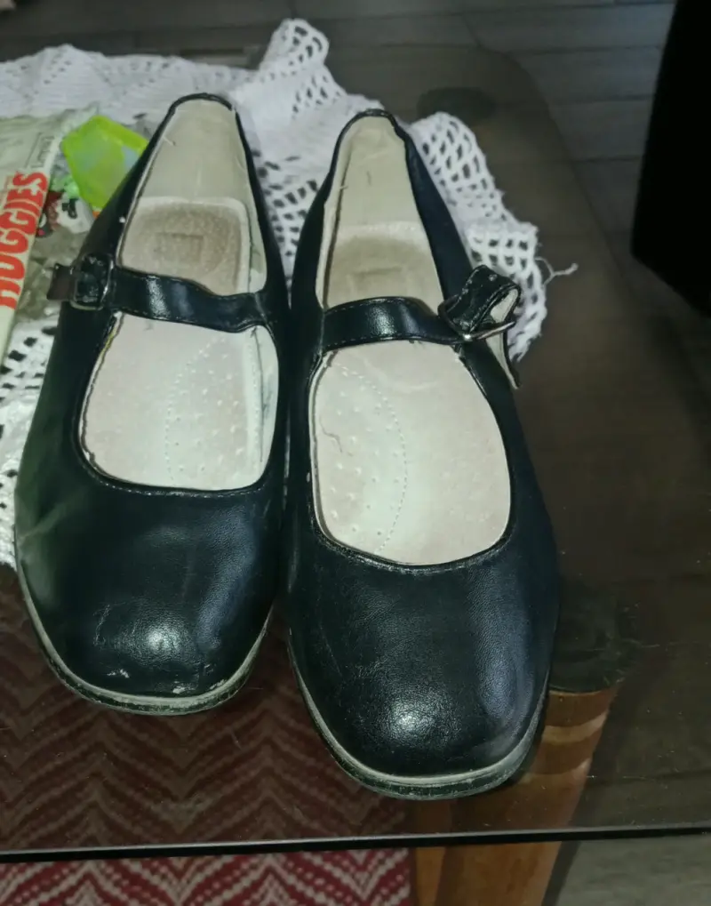 Zapatos escolares negros para niña