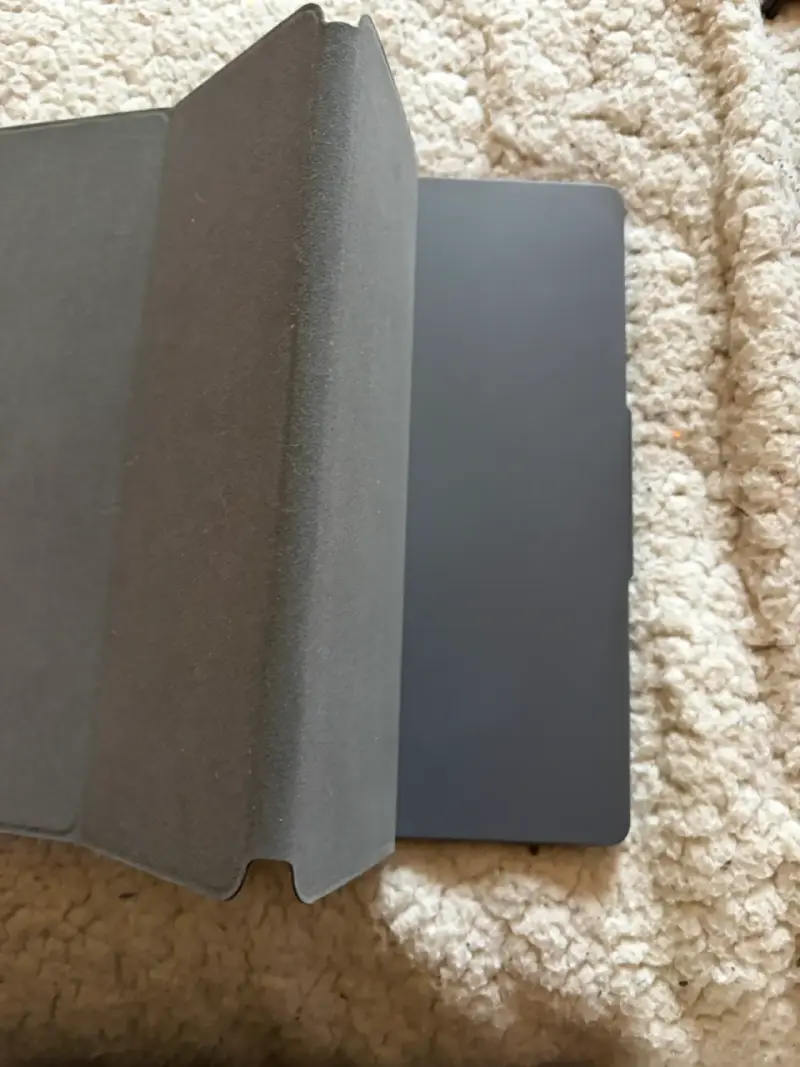 Tablet Lenovo TAB M10 con funda y 4G LTE - 3