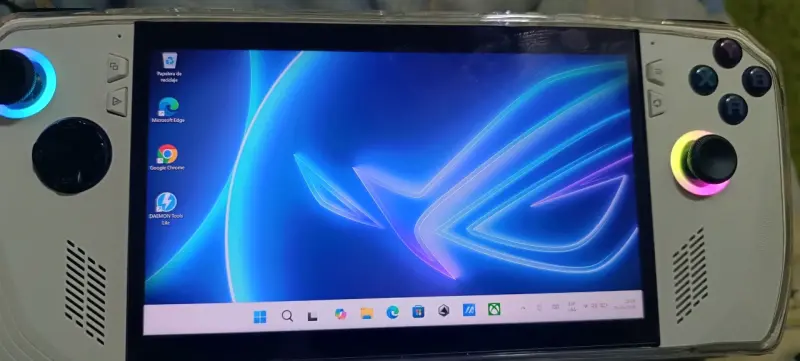 Consola portátil ASUS ROG Ally con pantalla táctil - 1