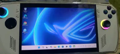 Consola portátil ASUS ROG Ally con pantalla táctil - miniatura 1
