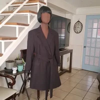 Abrigo largo gris oscuro con cinturón para mujer - miniatura 2