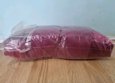 Cama para mascotas roja acolchada - miniatura 2