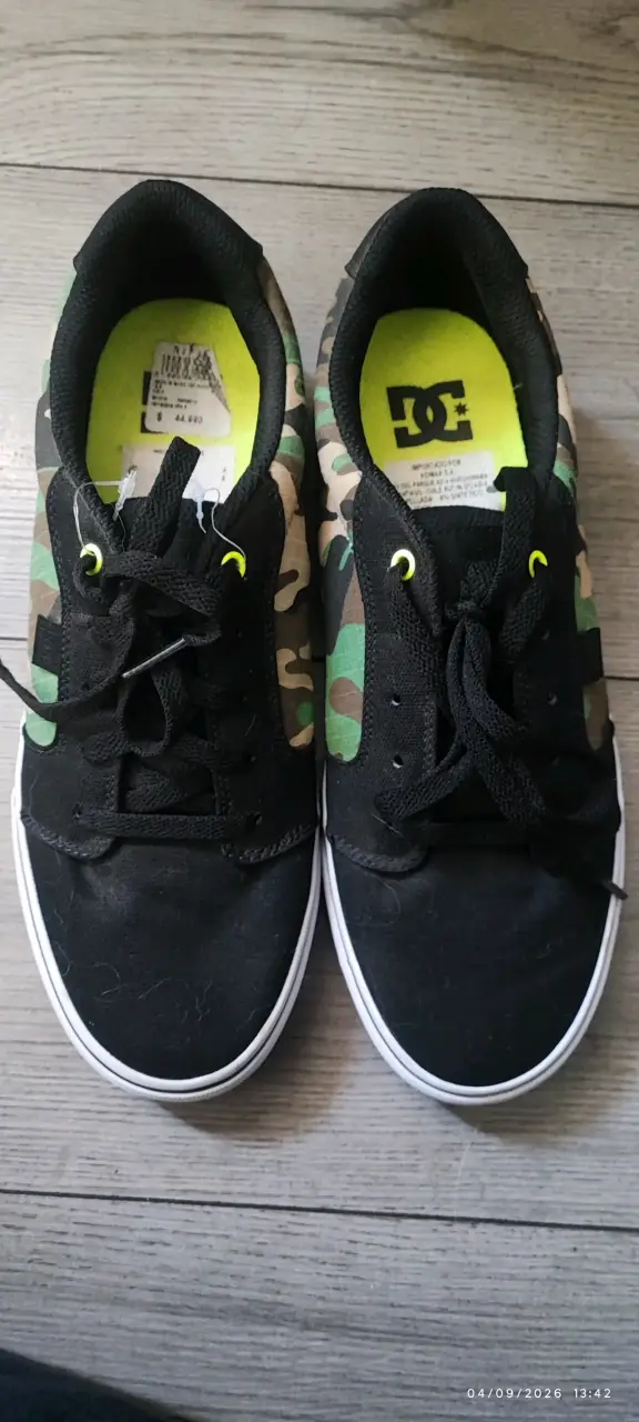Zapatillas DC negras con diseño camuflaje - 1