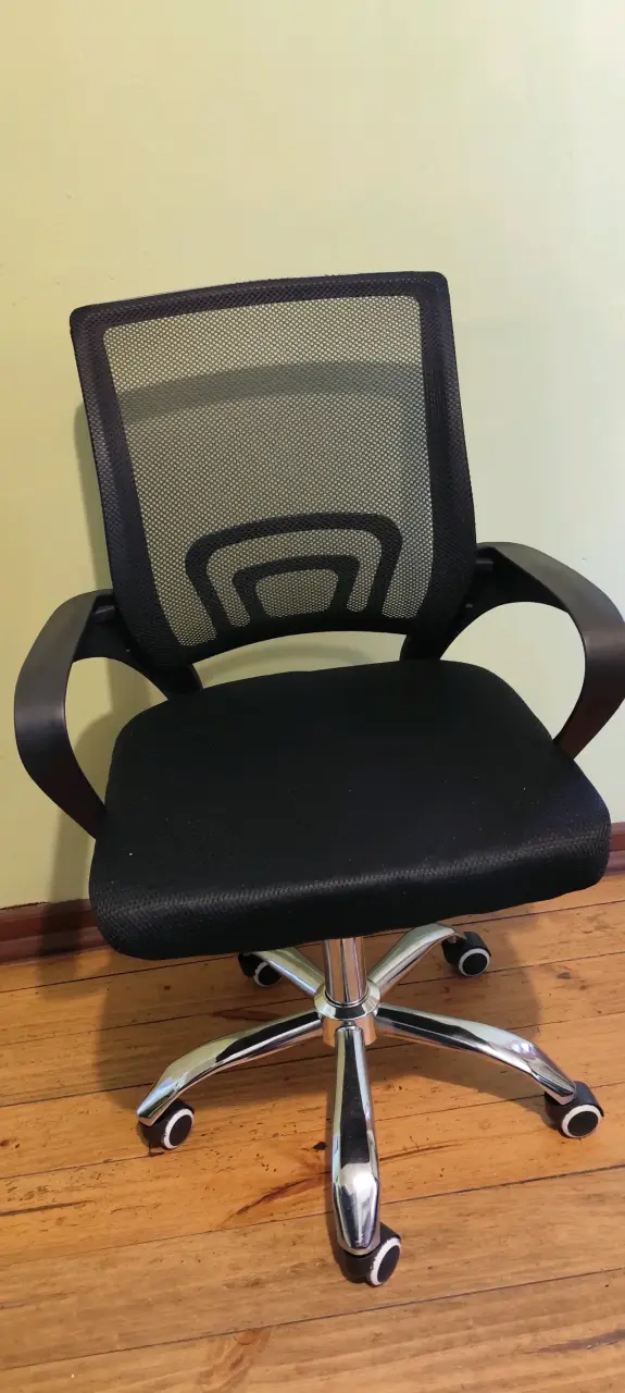 Silla de oficina Relan ergonómica negra con ruedas - 1