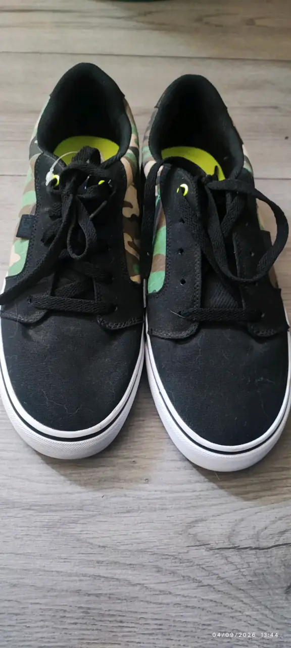 Zapatillas DC negras con diseño camuflaje - 2
