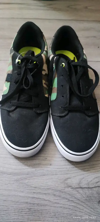 Zapatillas DC negras con diseño camuflaje - miniatura 2