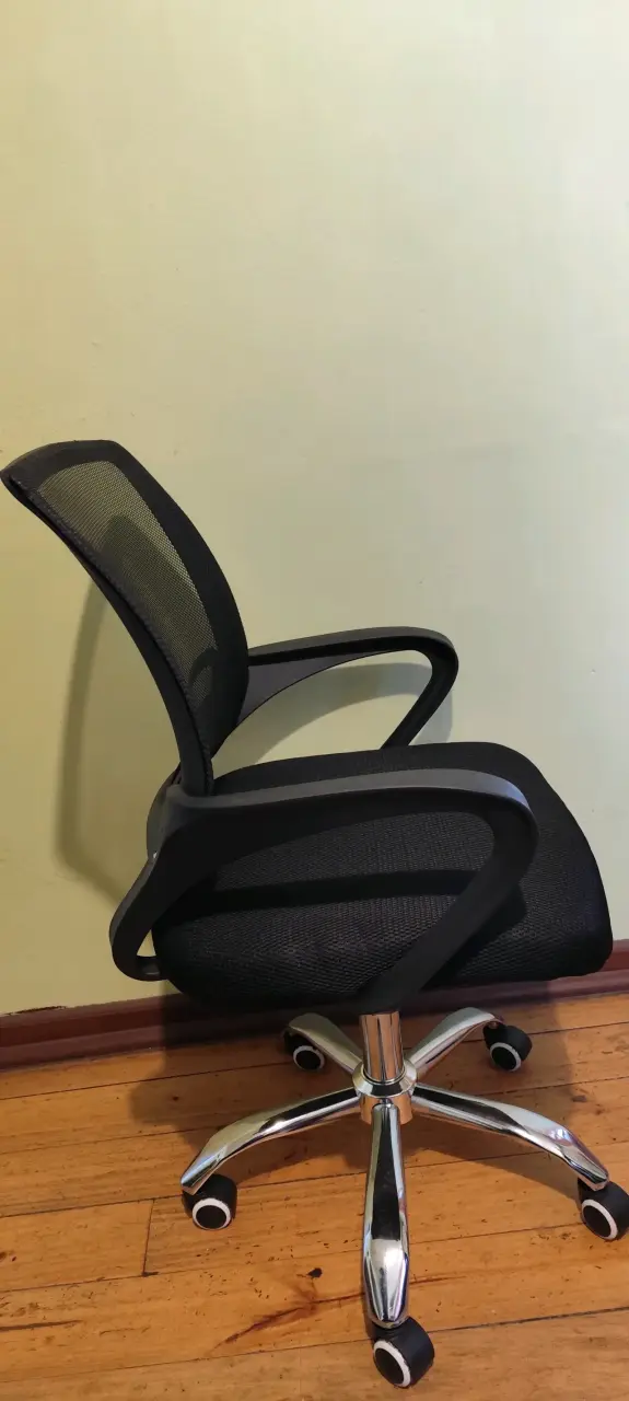 Silla de oficina Relan ergonómica negra con ruedas - 2